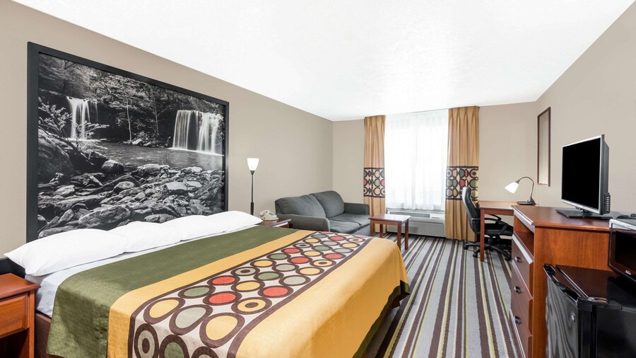 Super 8 by Wyndham Bolivar