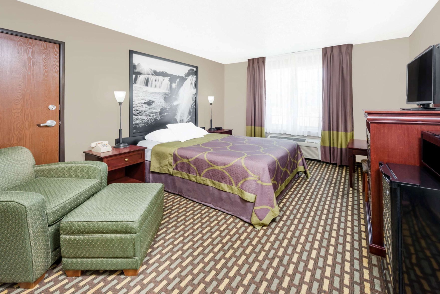 Escritorio, tabla de planchar con plancha, cunas gratuitas