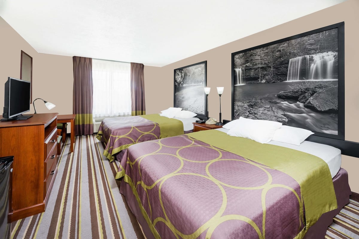 Kamar, 2 Tempat Tidur Queen, Bebas Asap Rokok | Meja kerja, setrika/meja setrika, dan tempat tidur bayi gratis