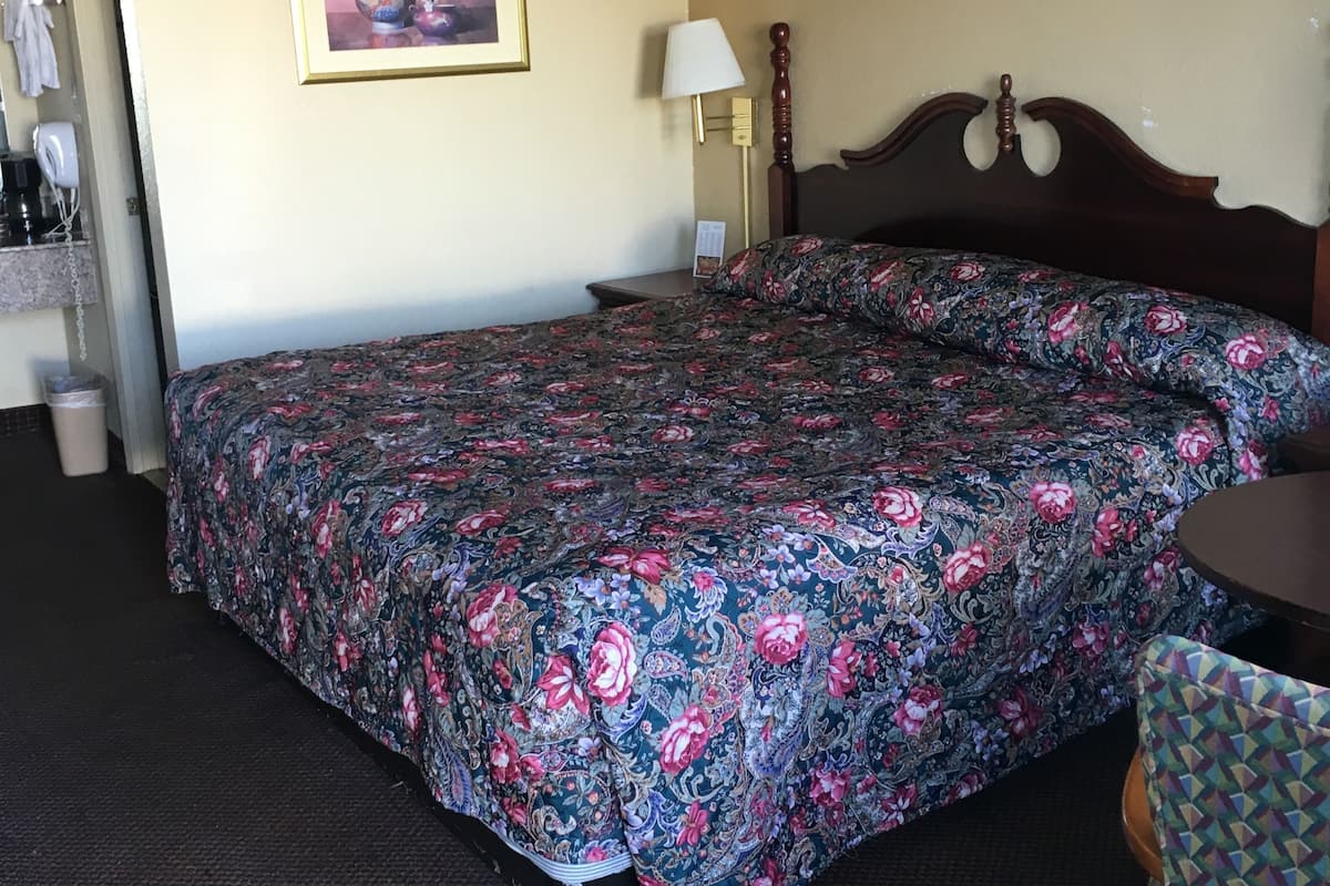 Iron/ironing board, cribs/infant beds, rollaway beds, free WiFi