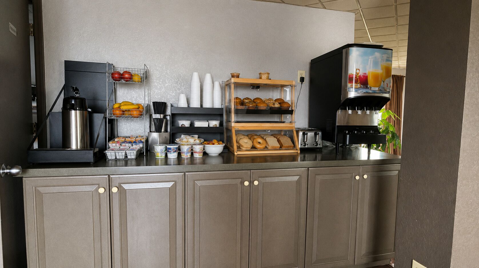 Free daily continental breakfast 