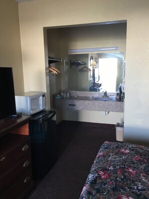 1 bedroom, iron/ironing board, cribs/infant beds, rollaway beds