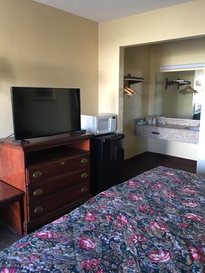 1 bedroom, iron/ironing board, cribs/infant beds, rollaway beds