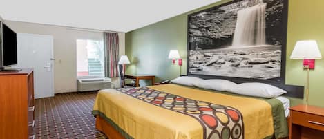 Työpöytä, silitysrauta/-lauta, ilmaiset vauvansängyt, lisävuoteet