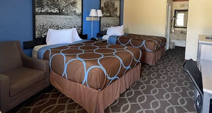 Super 8 by Wyndham San Marcos