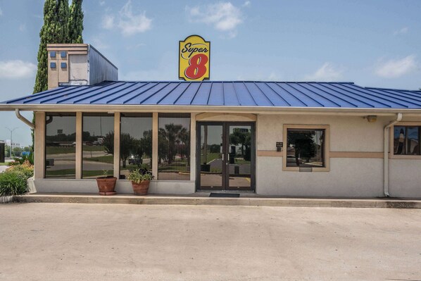 Exterior - Super 8 by Wyndham San Marcos (San Marcos)