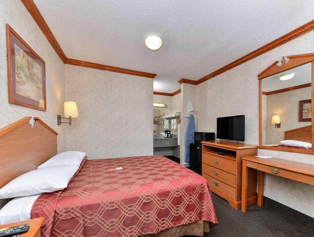 Desk, iron/ironing board, free WiFi, bed sheets