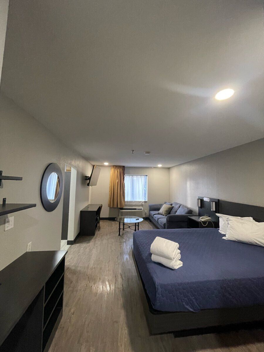 Standardzimmer, 1 Queen-Bett | Schreibtisch, laptopgeeigneter Arbeitsplatz, Bügeleisen/Bügelbrett