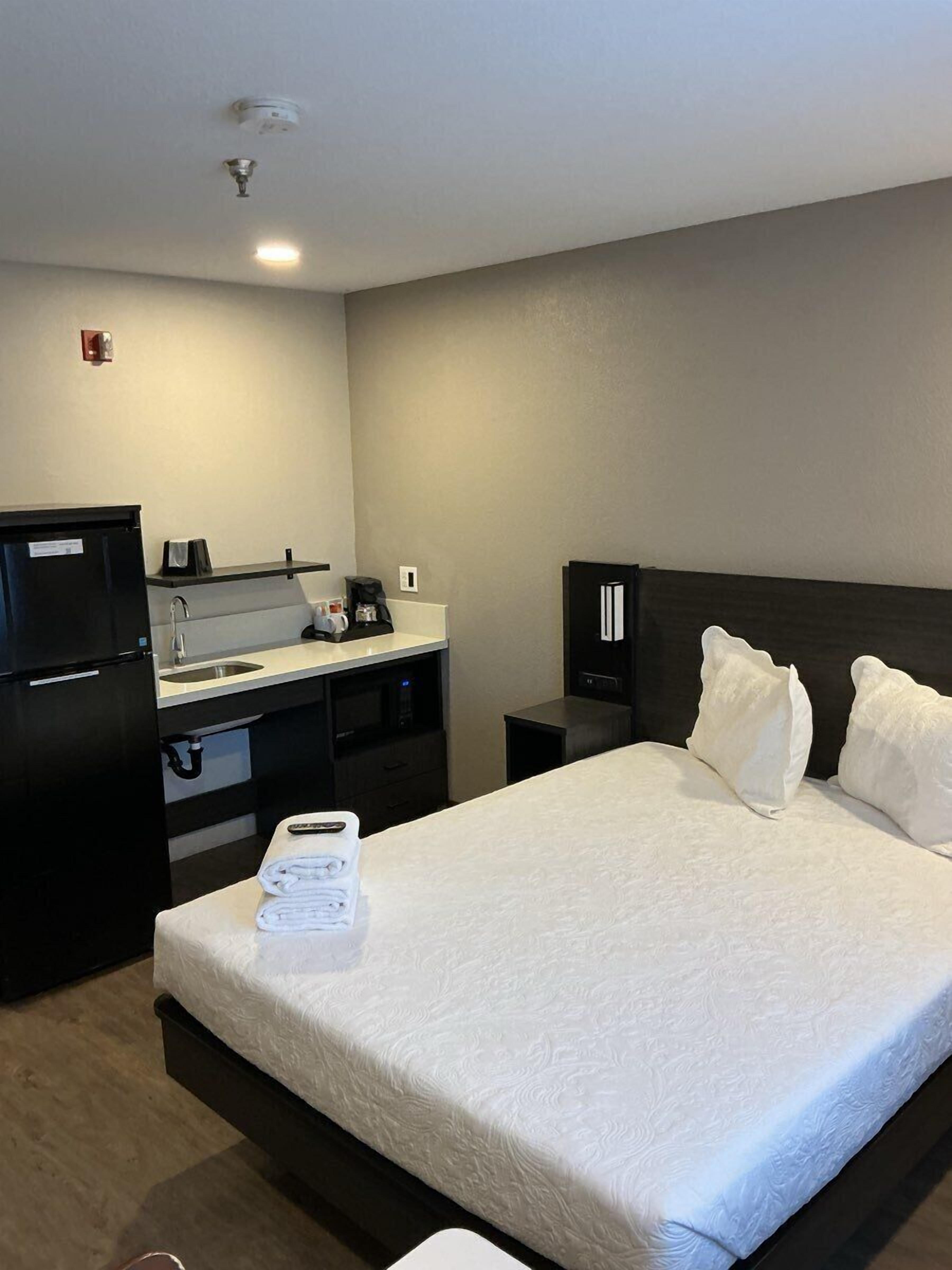 標準客房, 1 張加大雙人床, 非吸煙房 | 書桌、手提電腦工作空間、熨斗/熨衫板、摺床/加床 (收費)