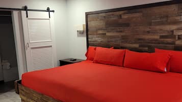 Family Suite, 10ft wide bed, Non Smoking, Non-Accessible | Desk, laptop workspace, iron/ironing board, free WiFi