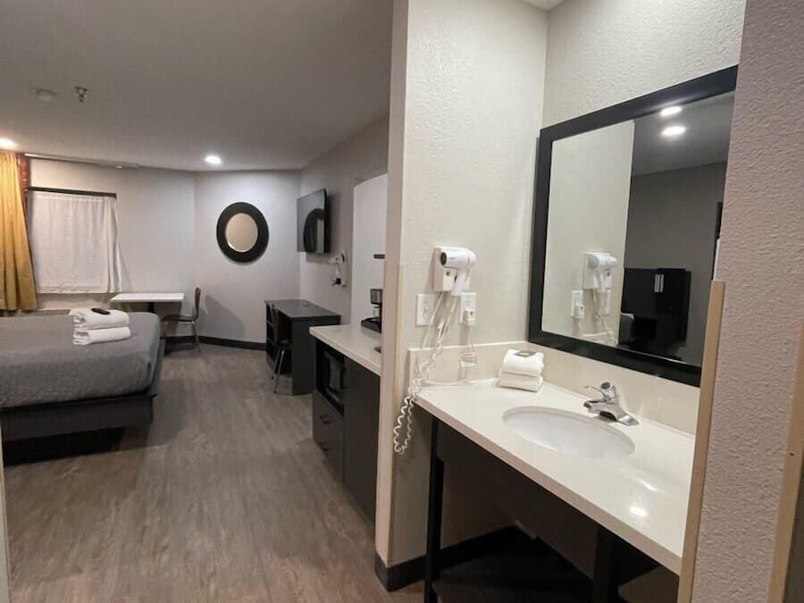 Deluxe Room, 1 King Bed, Non Smoking, Kitchen