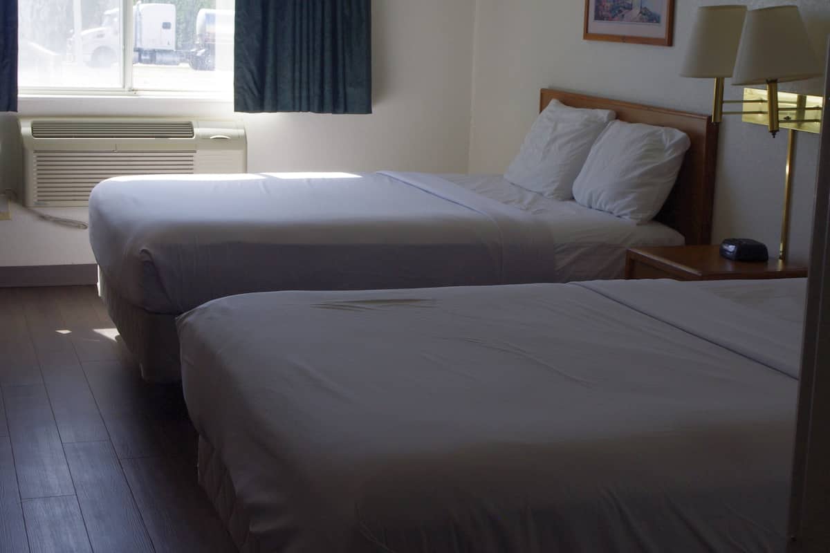 Escrivaninha, ferros/tábuas de passar roupa, Wi-Fi de cortesia