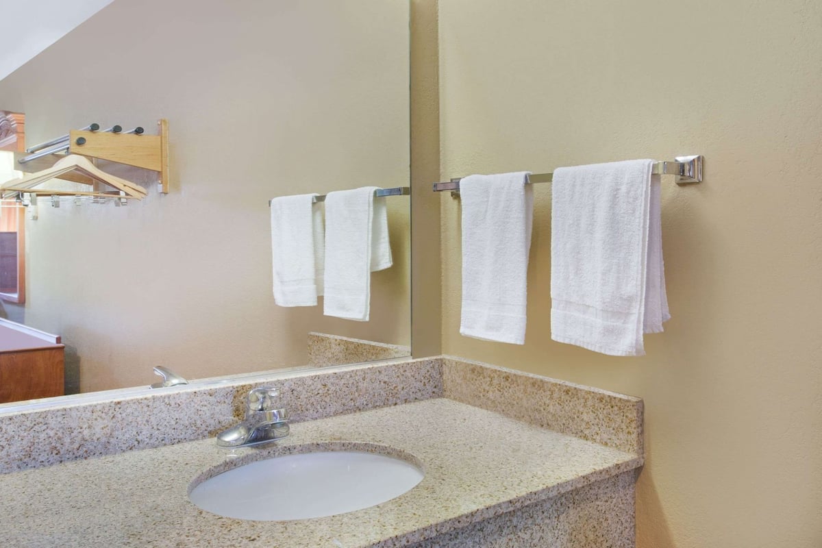 Bathroom | Hair dryer, towels, soap, shampoo