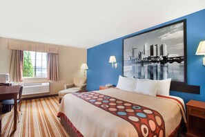 Hypo-allergenic bedding, desk, Internet, bed sheets - Super 8 by Wyndham Defiance (Defiance)