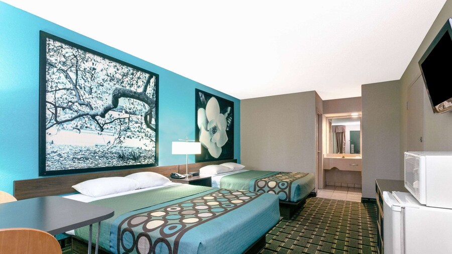 Super 8 by Wyndham Brunswick South/I-95