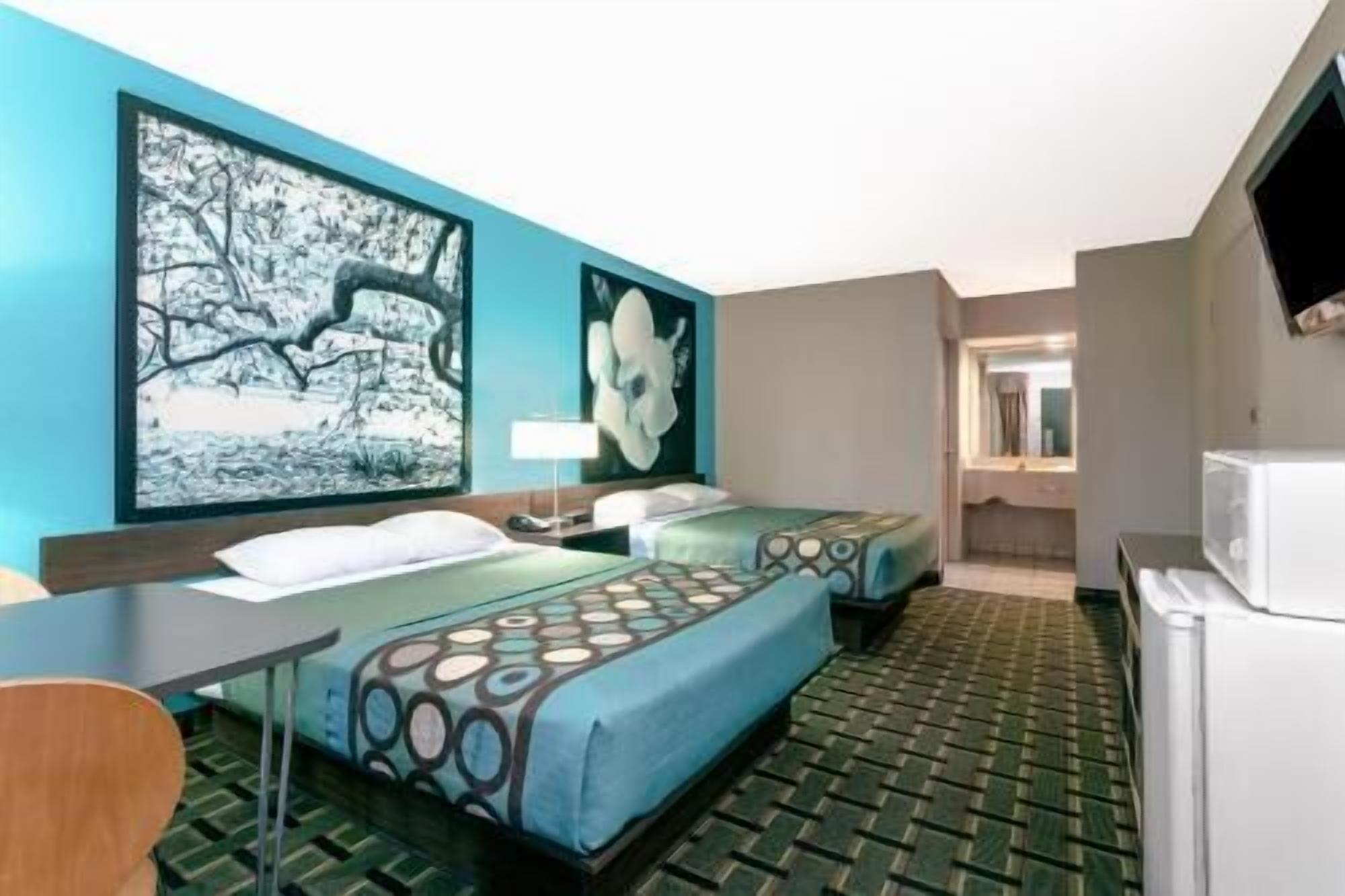 Hochwertige Bettwaren, Betten mit Memory-Foam-Matratzen, Schreibtisch