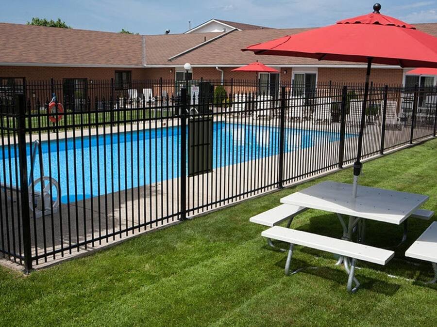 Indoor pool, seasonal outdoor pool, pool loungers