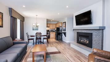 Superior Suite, 2 Bedrooms, Non Smoking, Pool View (1 King & 1 Queen Bed) | Hypo-allergenic bedding, desk, blackout drapes, iron/ironing board