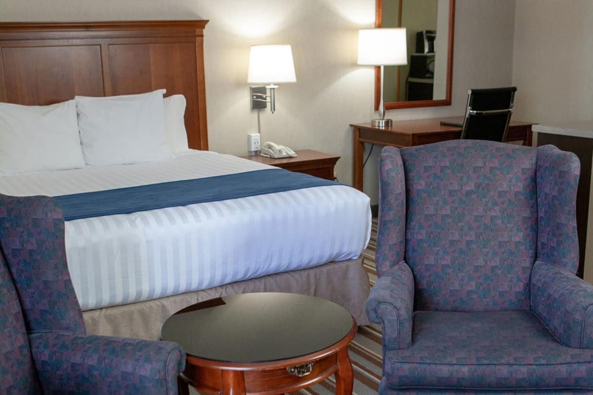 Desk, blackout drapes, iron/ironing board, free WiFi