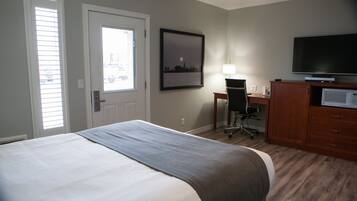 Room, 1 Queen Bed, Non Smoking (Street View, Lower Floor) | Desk, blackout curtains, iron/ironing board, free WiFi