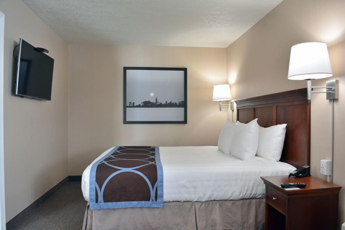 Desk, blackout drapes, iron/ironing board, free WiFi