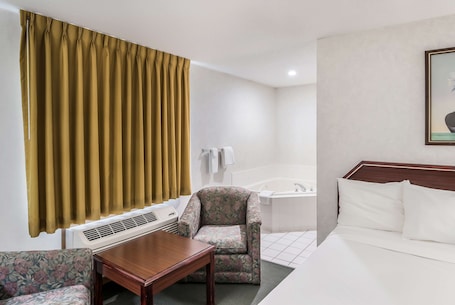 Room, 1 King Bed, Non Smoking, Jetted Tub | 1 bedroom, soundproofing, free cribs/infant beds, rollaway beds. Americas Best Value Inn Wenona