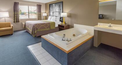 Super 8 by Wyndham Hebron Lowell Area