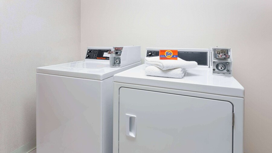 Super 8 by Wyndham Yorkville