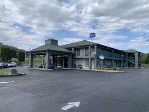 Front of property - Baymont by Wyndham Cave City (Cave City)