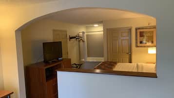 Studio Suite, 1 King Bed, Non Smoking | Bathroom