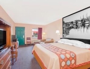 Escritorio, espacio para trabajar con laptop y cortinas blackout 