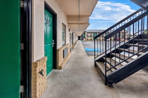 Exterior - Super 8 by Wyndham Columbia (Columbia)