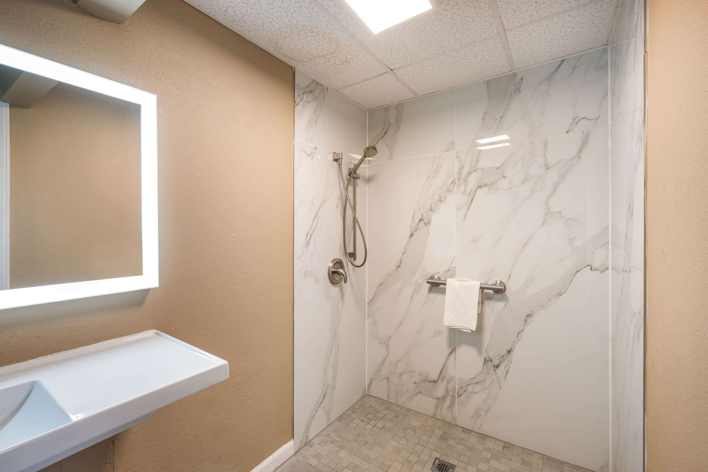 Camera, 1 letto king, accessibile ai disabili, fumatori | Bagno | Combinazione doccia/vasca, set di cortesia gratuito, asciugacapelli