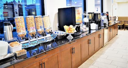 Super 8 by Wyndham Kelowna BC