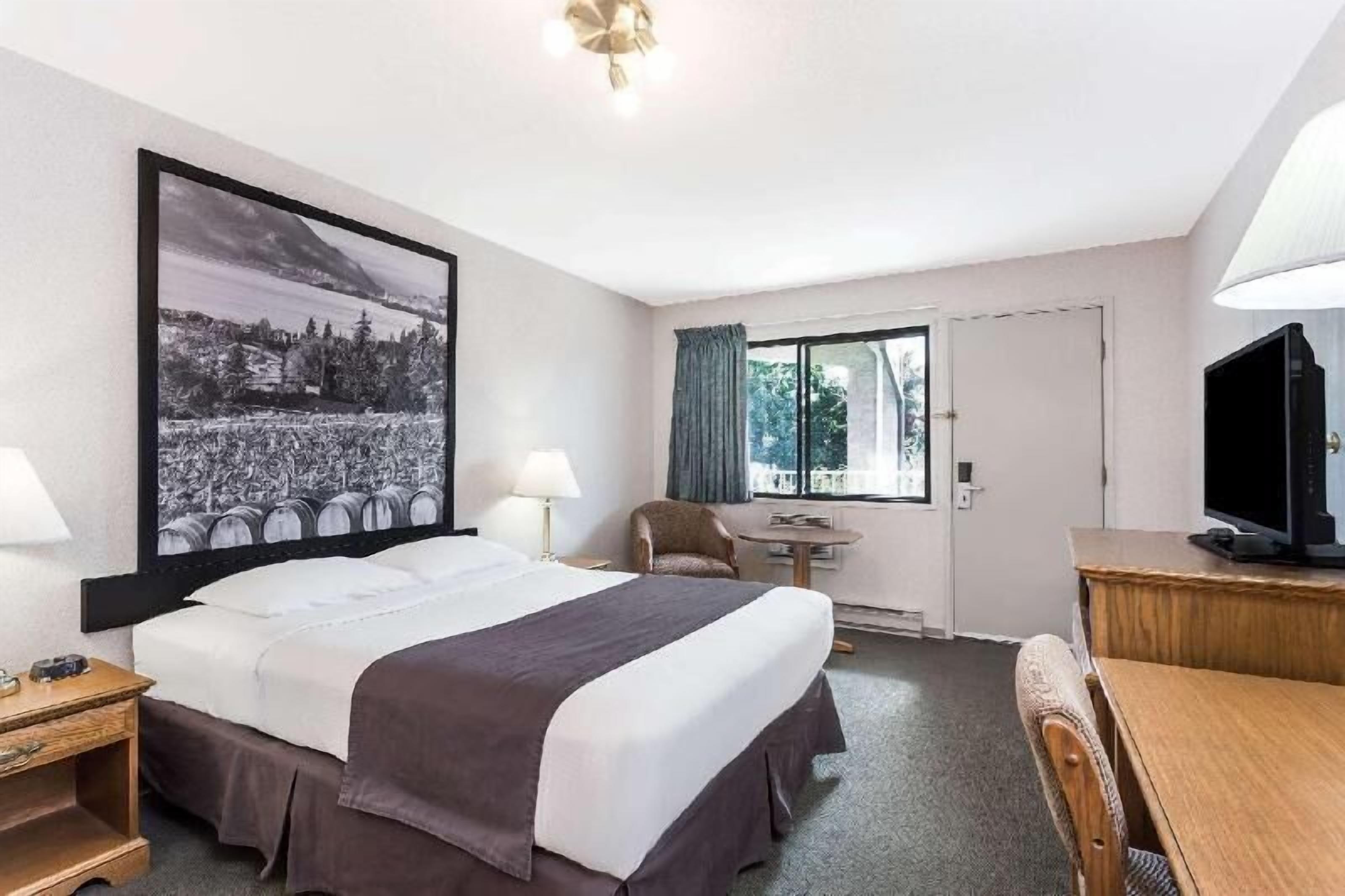 Desk, blackout drapes, iron/ironing board, free WiFi