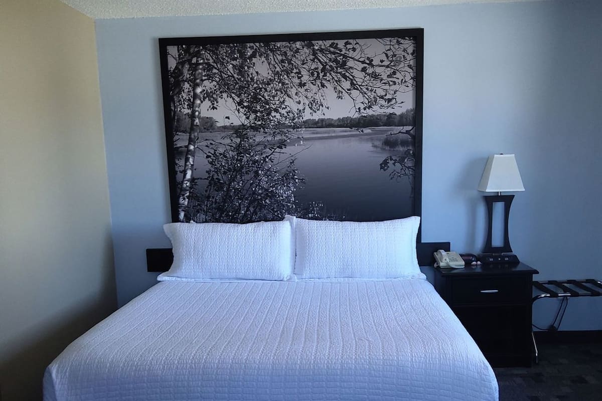 Verdunkelungsvorhänge, kostenlose Babybetten, Zustellbetten