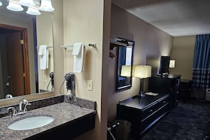 Combined shower/tub, deep soaking tub, free toiletries, hair dryer