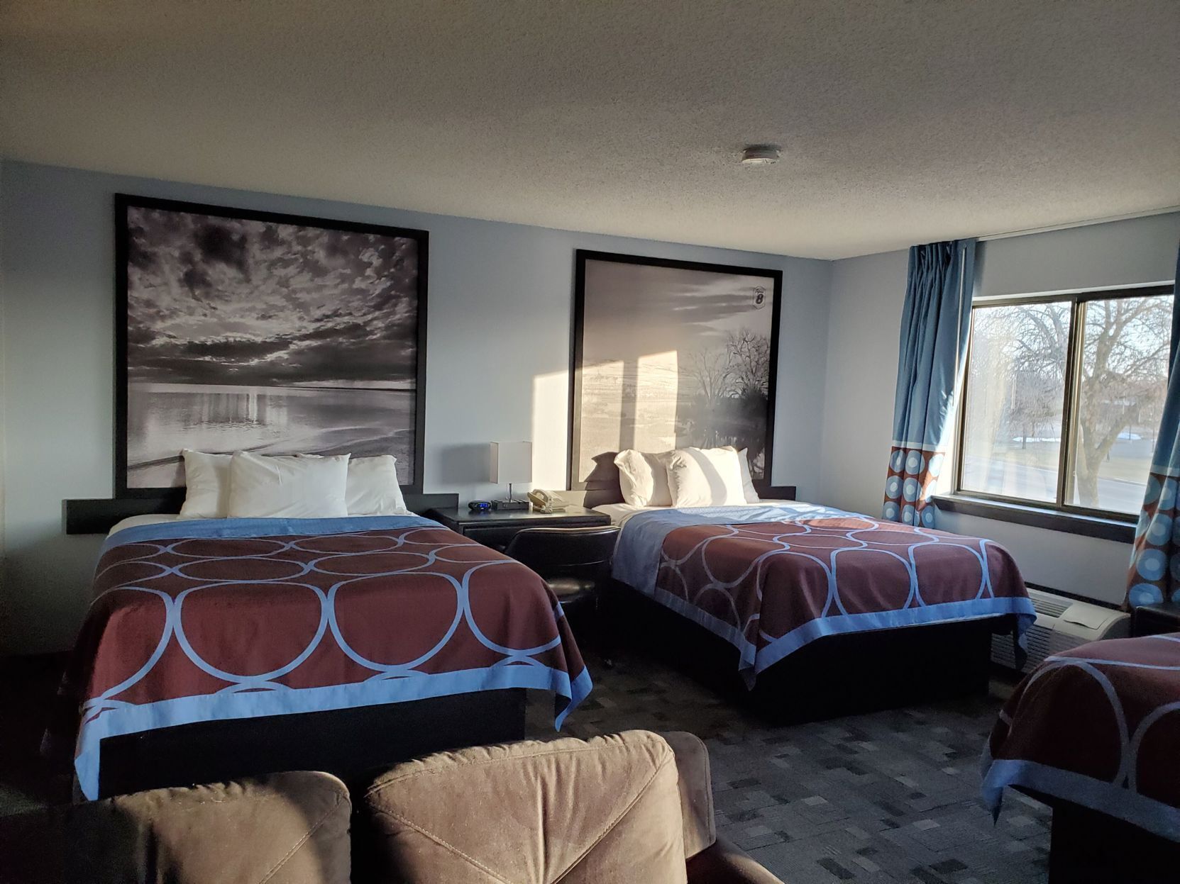 Màn/rèm cản sáng, nôi (giường cho trẻ sơ sinh) miễn phí 