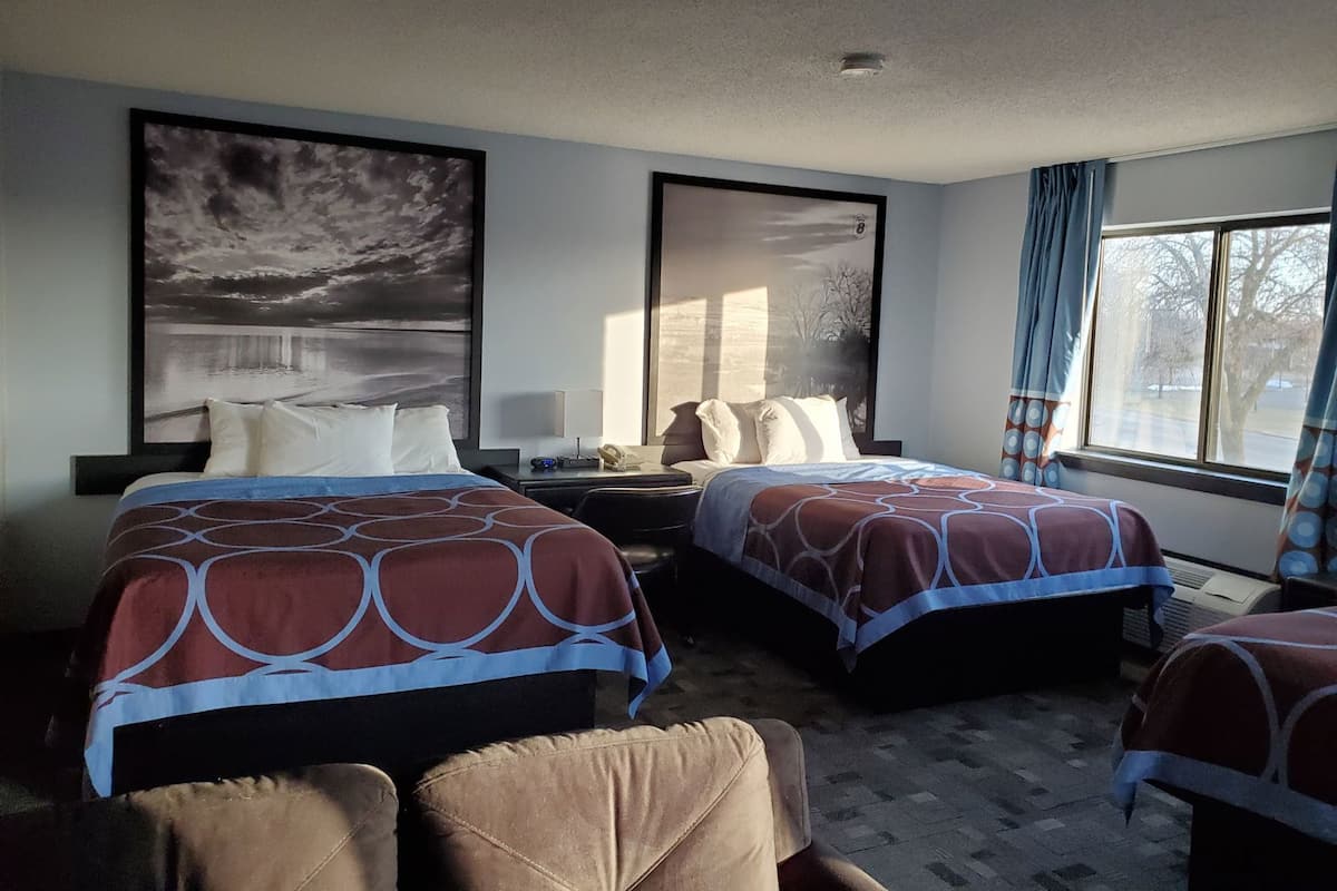 Verdunkelungsvorhänge, kostenlose Babybetten, Zustellbetten