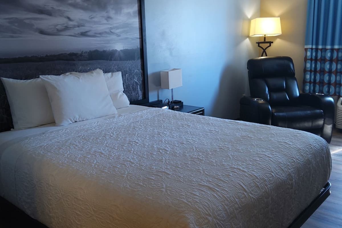 Verdunkelungsvorhänge, kostenlose Babybetten, Zustellbetten