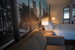 Standard Room, 1 King Bed, Non Smoking | Desk, laptop workspace, blackout drapes, iron/ironing board