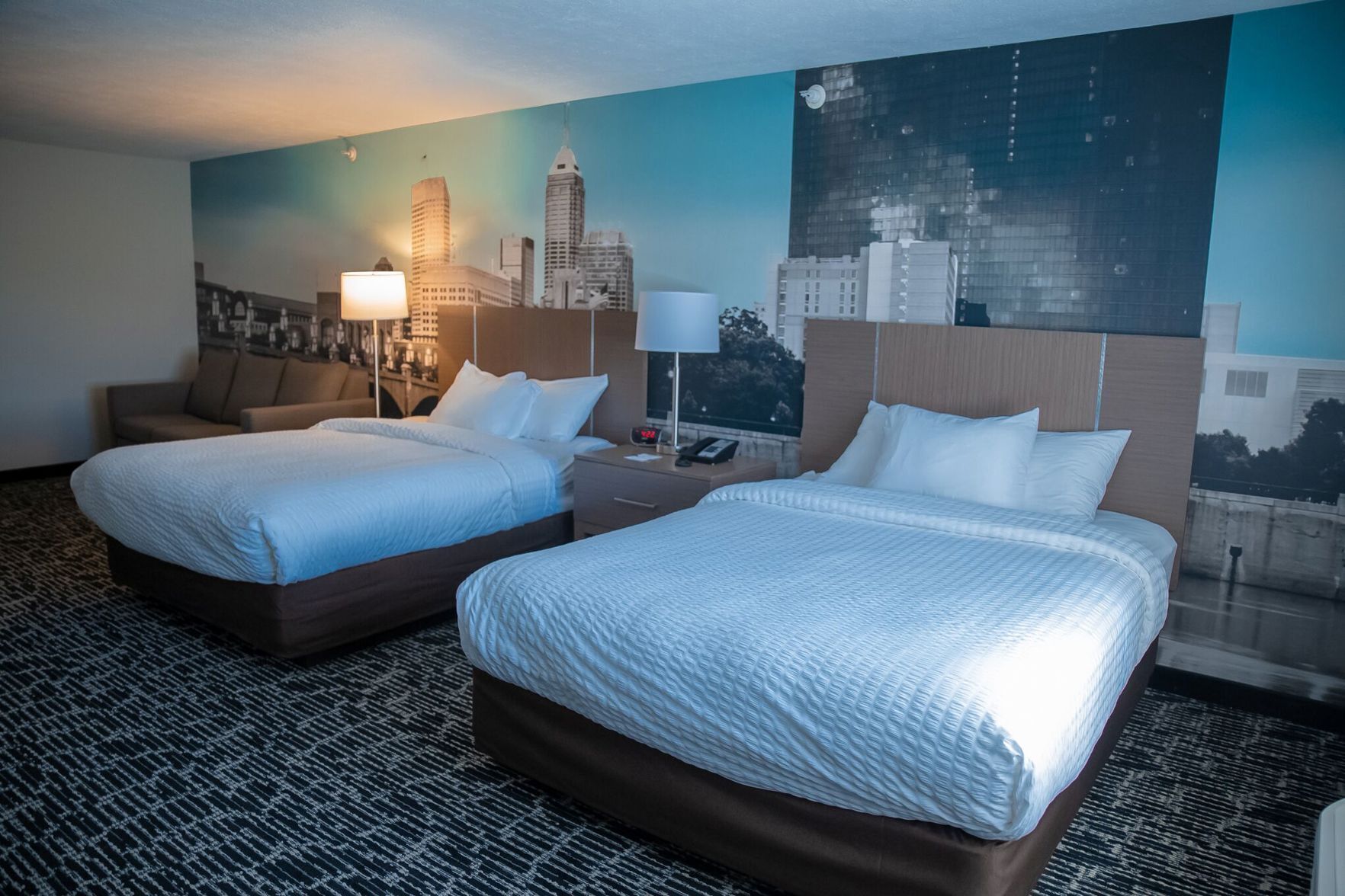 Skrivebord, skrivebord for bærbar PC og blendingsgardiner