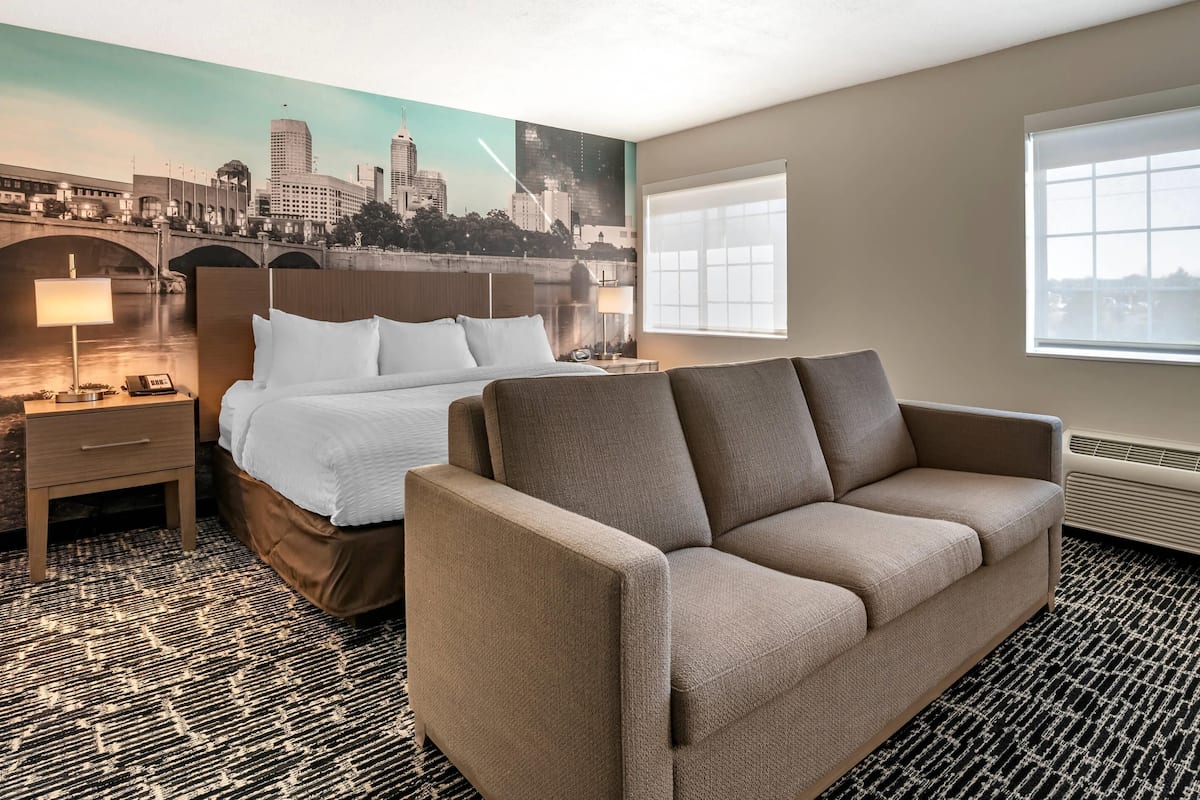 Suite, 1 King Bed with Sofa bed, Non Smoking
