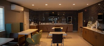 Clarion Pointe Indianapolis Airport