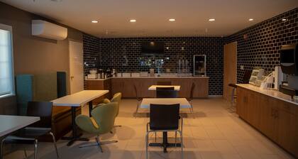 Clarion Pointe Indianapolis Airport