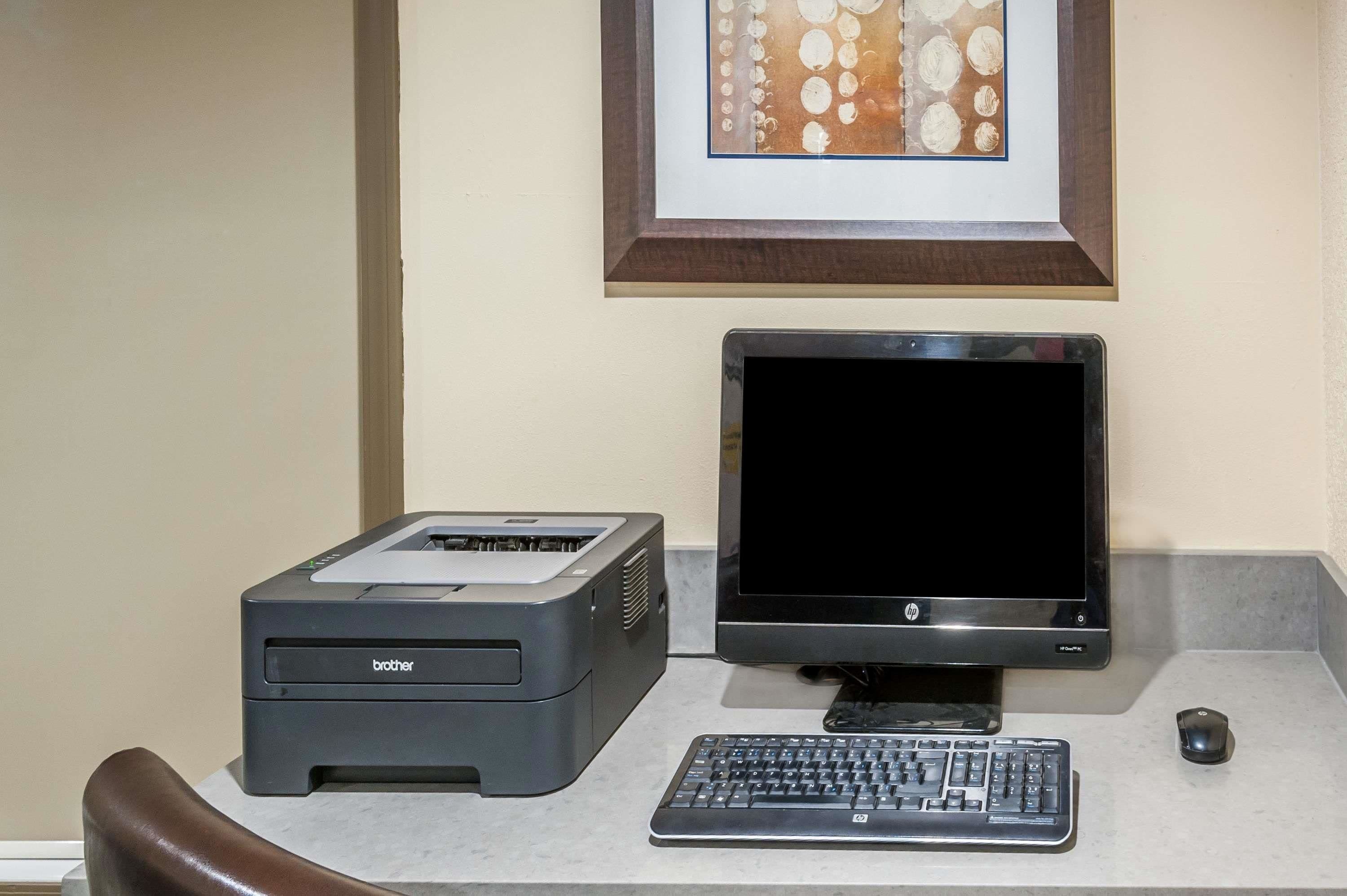 Photo - Super 8 by Wyndham Calgary/Airport