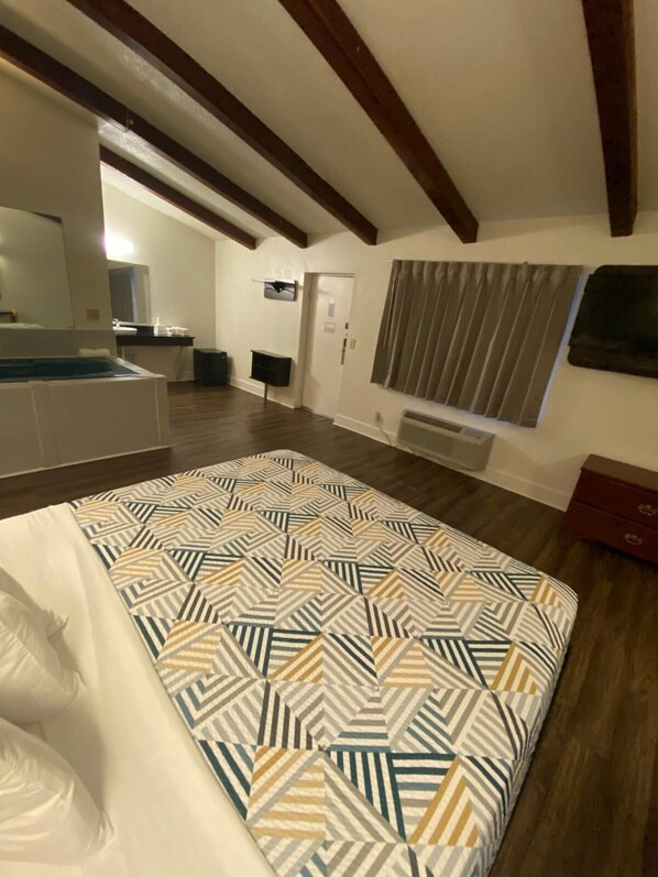 Free WiFi, bed sheets