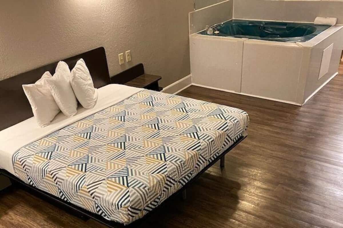 Free WiFi, bed sheets