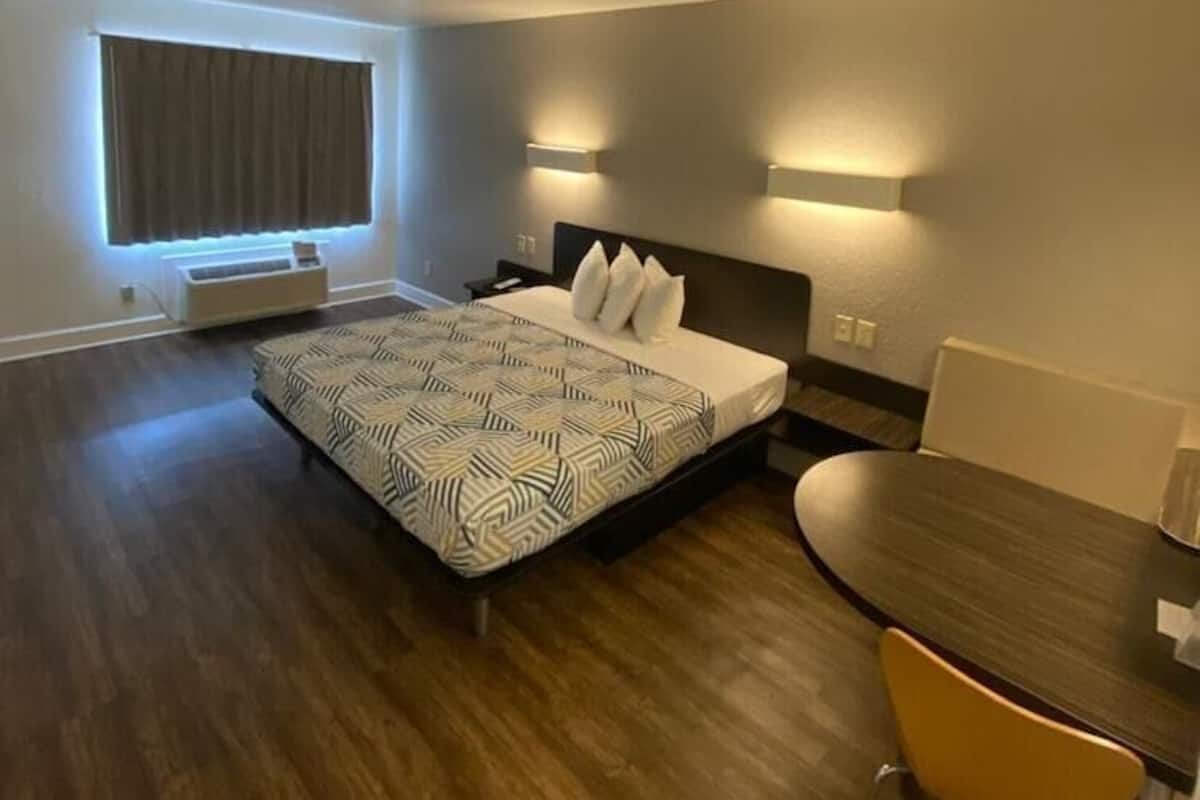 Free WiFi, bed sheets