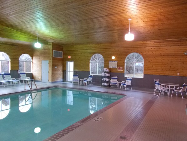 Indoor pool, pool loungers